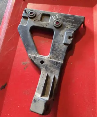 Audi A6 S6 C6 4F Front bumper mounting bracket 4F0807228 13672