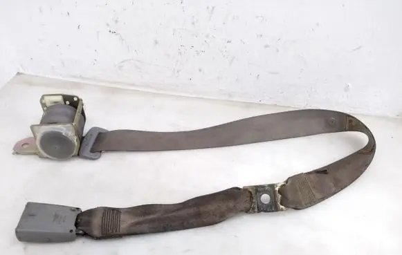Toyota Camry Middle seatbelt (rear) 