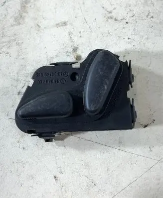 Mercedes-Benz E W210 Seat control switch 2108213851