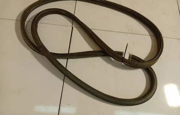 Trunk rubber seal (body)