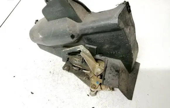 Mercedes-Benz C W202 Rear door lock 2027300535