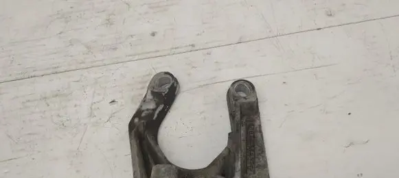 Volvo XC70 Front differential bracket 30713236