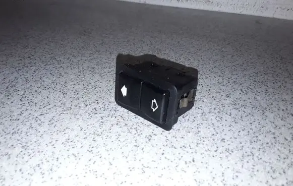 BMW 5 E39 Electric window control switch 8368974