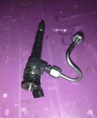 Renault Trafic III (X82) Fuel injector 0445110939
