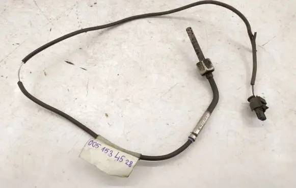 Mercedes-Benz CLS C219 Lambda probe sensor 0051534528 0071539828
