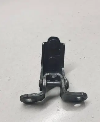 Honda CR-V Rear door lower hinge