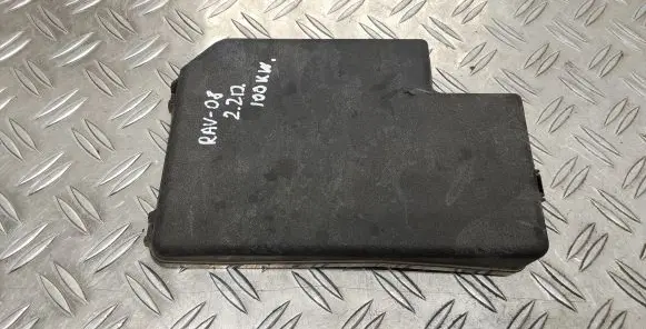 Toyota RAV 4 (XA30) Fuse box cover 8266242190