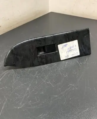Suzuki Grand Vitara II Electric window control switch 8372765J1R9SL