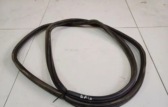 Trunk rubber seal (body)