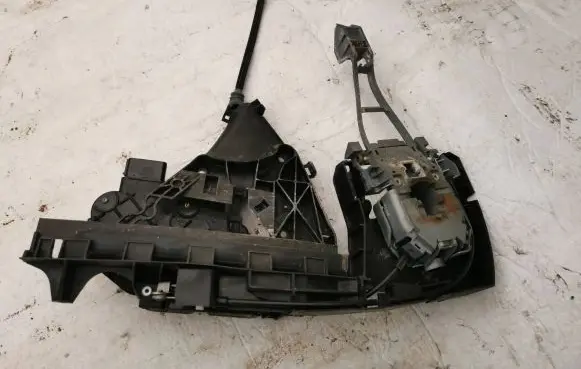 Volvo V50 Front door lock 30784046 985914