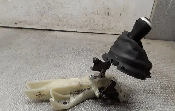 Mazda CX-7 Gear shifter/selector EH14B 00100012 J2407HFH2