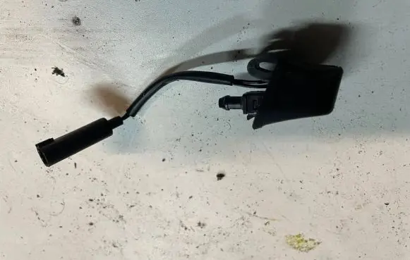 BMW 3 E92 E93 Windshield washer spray nozzle 7131299