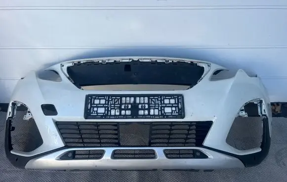 Peugeot 3008 II Front bumper 176254