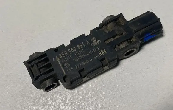 Audi A4 S4 B7 8E 8H Airbag deployment crash/impact sensor 8E0959651A