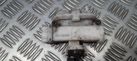Volkswagen PASSAT B4 Central locking vacuum pump 357862153