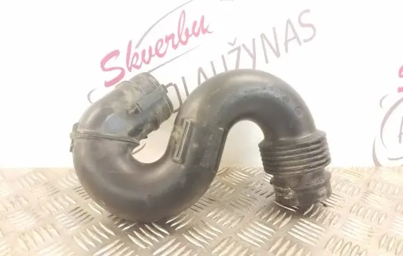Renault Trafic III (X82) Air intake duct part 165555504R 93451565