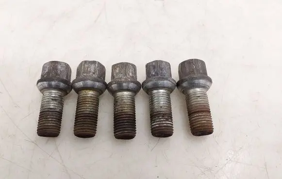 Volkswagen PASSAT B8 Nuts/bolts 