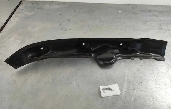 Volvo XC60 Fender end trim 32338467 32244541