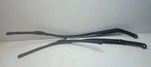 Maserati Levante Windshield/front glass wiper blade 670036682 670036681