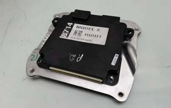 Tesla Model X Door control unit/module 105018300D