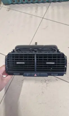 Audi Q7 4L Dash center air vent grill 4L0820951