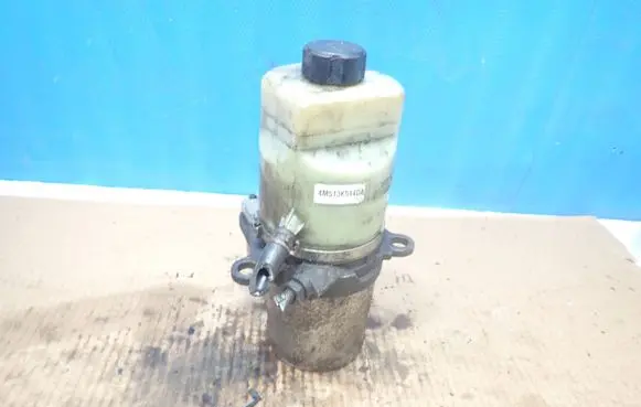 Ford Focus Power steering pump 4M513K514DA