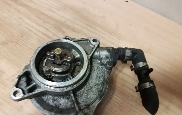 Audi A8 S8 D3 4E Vacuum pump 057145100I