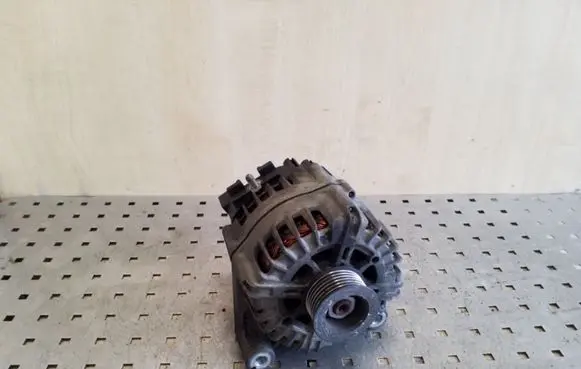 BMW 3 E92 E93 Generator/alternator 7802261 2543461B