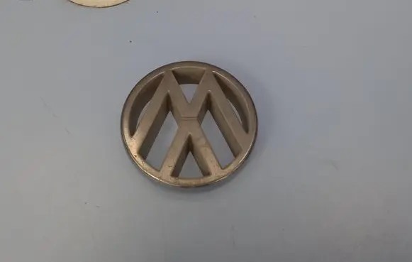 Volkswagen PASSAT B3 Manufacturer badge logo/emblem 357853601E