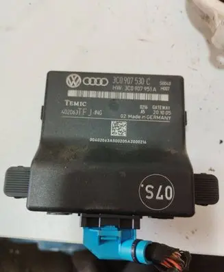 Volkswagen PASSAT B6 Gateway control module 3C0907530C 3C0907951A 402063F
