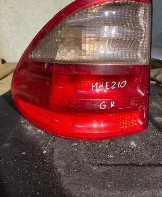 Mercedes-Benz E W210 Rear/tail lights A2108205364 32400102