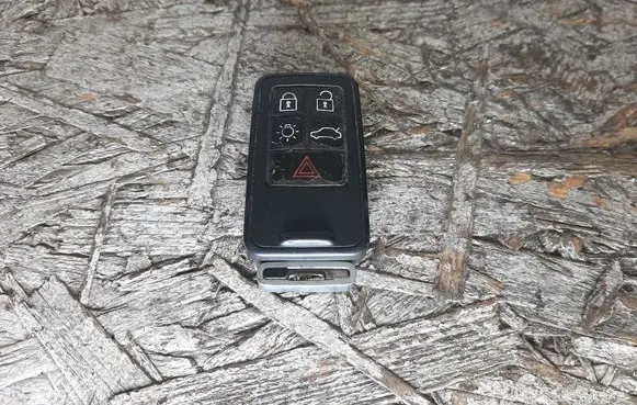 Volvo XC70 Ignition key/card 