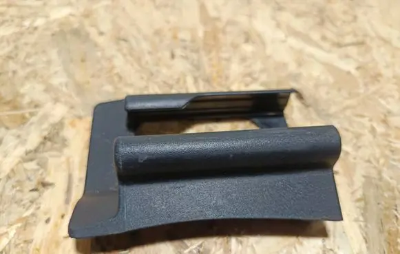 Mercedes-Benz E W212 Front driver seat rail trim A2129190520