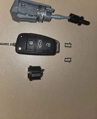 Audi Q3 F3 Ignition key/card 81A837220 81A837220F