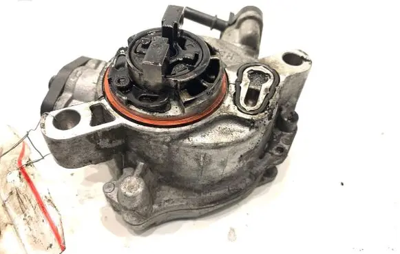 Peugeot 308 SW Vacuum pump 9804021880