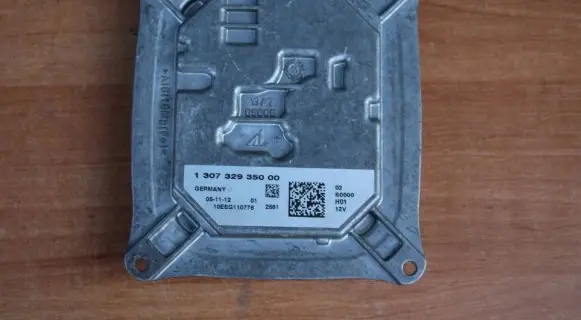 Opel Astra J Headlight ballast module Xenon 130732935000 10EEG110776