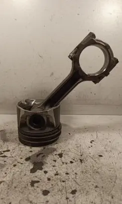 Nissan Navara D40 Piston with connecting rod
