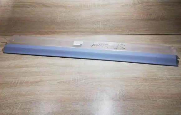 Volkswagen PASSAT B4 Front door trim (molding) 3A0853515A