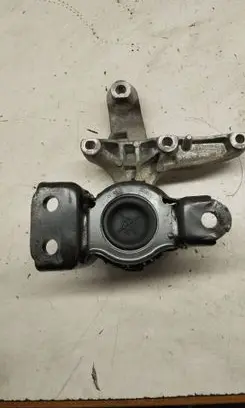 Renault Kadjar Engine mount bracket 112106137R 2370218