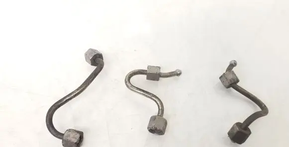 Fuel injector supply line/pipe