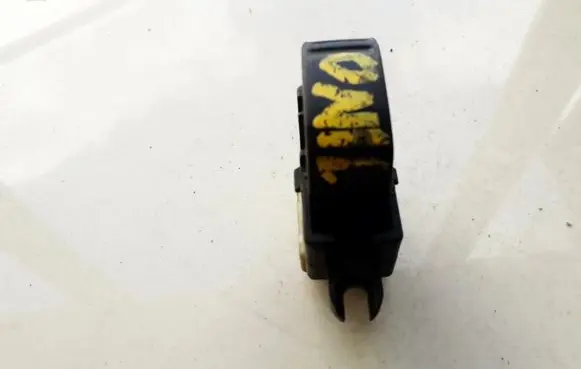 Nissan Almera Tino Electric window control switch 0609Z