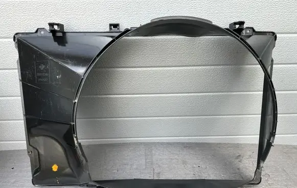 Nissan Patrol Y60 Radiator cooling fan shroud 2147622J00