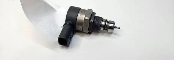 BMW 3 E90 E91 Fuel main line pipe 0281002738 13636939