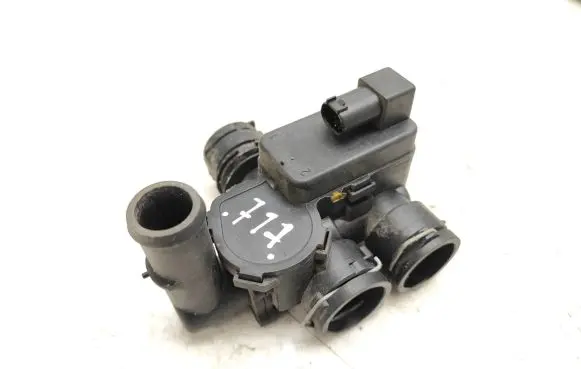Mercedes-Benz CLS C219 Engine coolant pipe/hose A2118320584