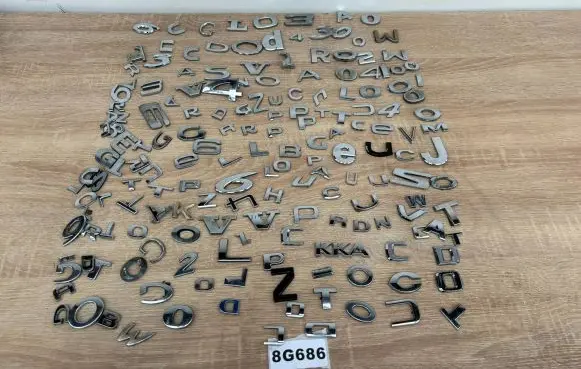 Toyota RAV 4 (XA30) Manufacturer badge logo/emblem MIX8G686