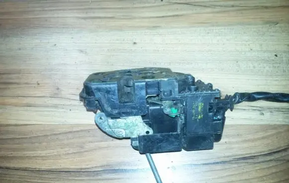 Mazda 626 Front door lock