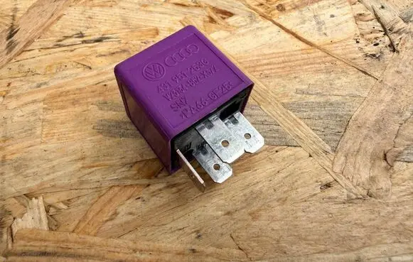 Volkswagen Golf IV Other relay 431951253G