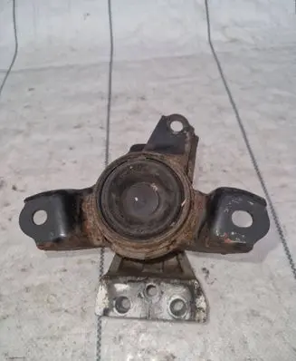 Engine mount bracket