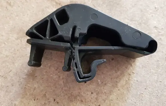 BMW 7 E38 Radiator mount bracket 17111737709