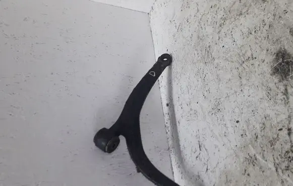Peugeot 607 Front lower control arm/wishbone